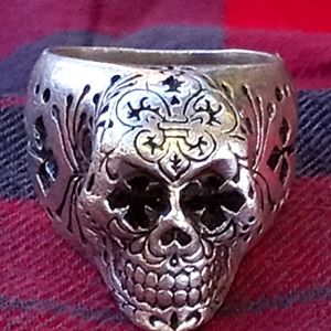 A size 10 King Baby Skull ring